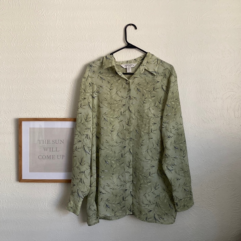 VINTAGE | Sage green sheer button up